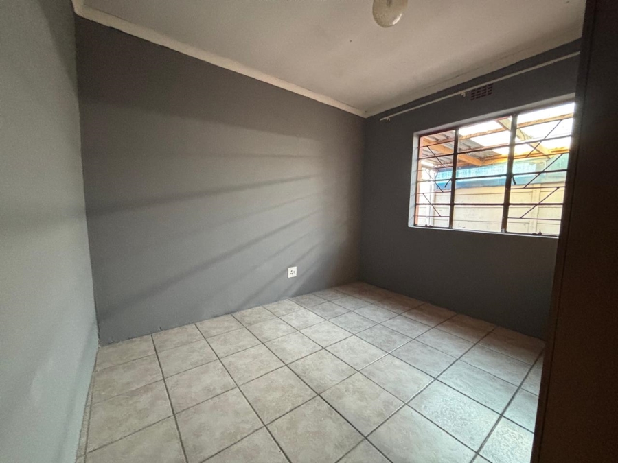 5 Bedroom Property for Sale in Electric City Western Cape